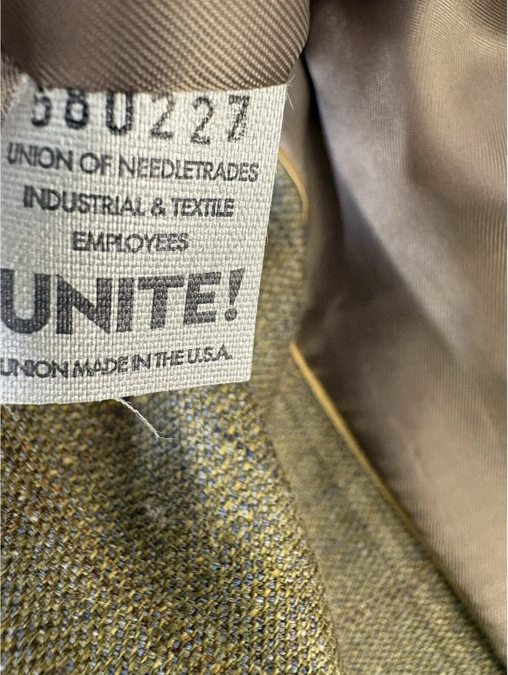 Vintage Hart Schaffner Marx Gold Trumpeter 43L Union Made USA Plaid Sport Coat